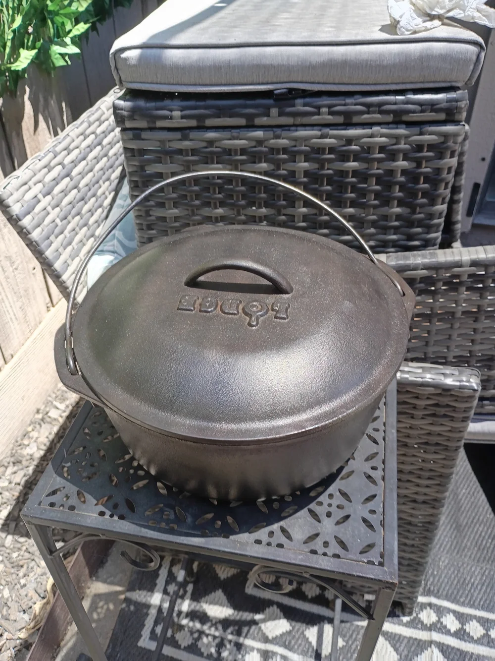 #8 Lodge Cast Iron Dutch Oven Lid - Black